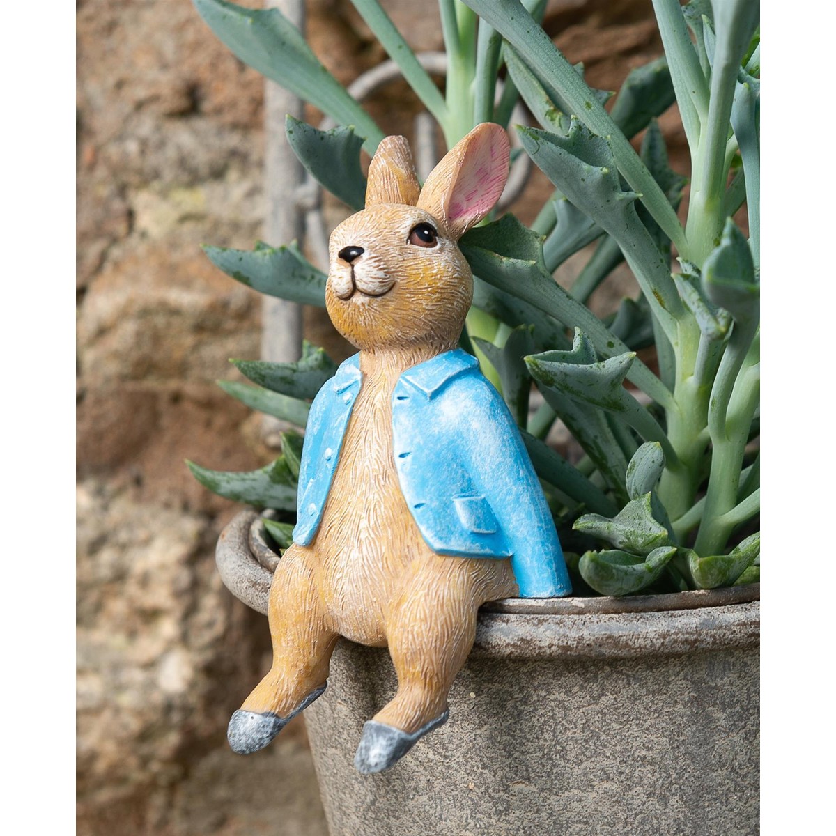  Peter Rabbit Figurine Peter Rabbit assis sur un pot  10x5x5.5cm